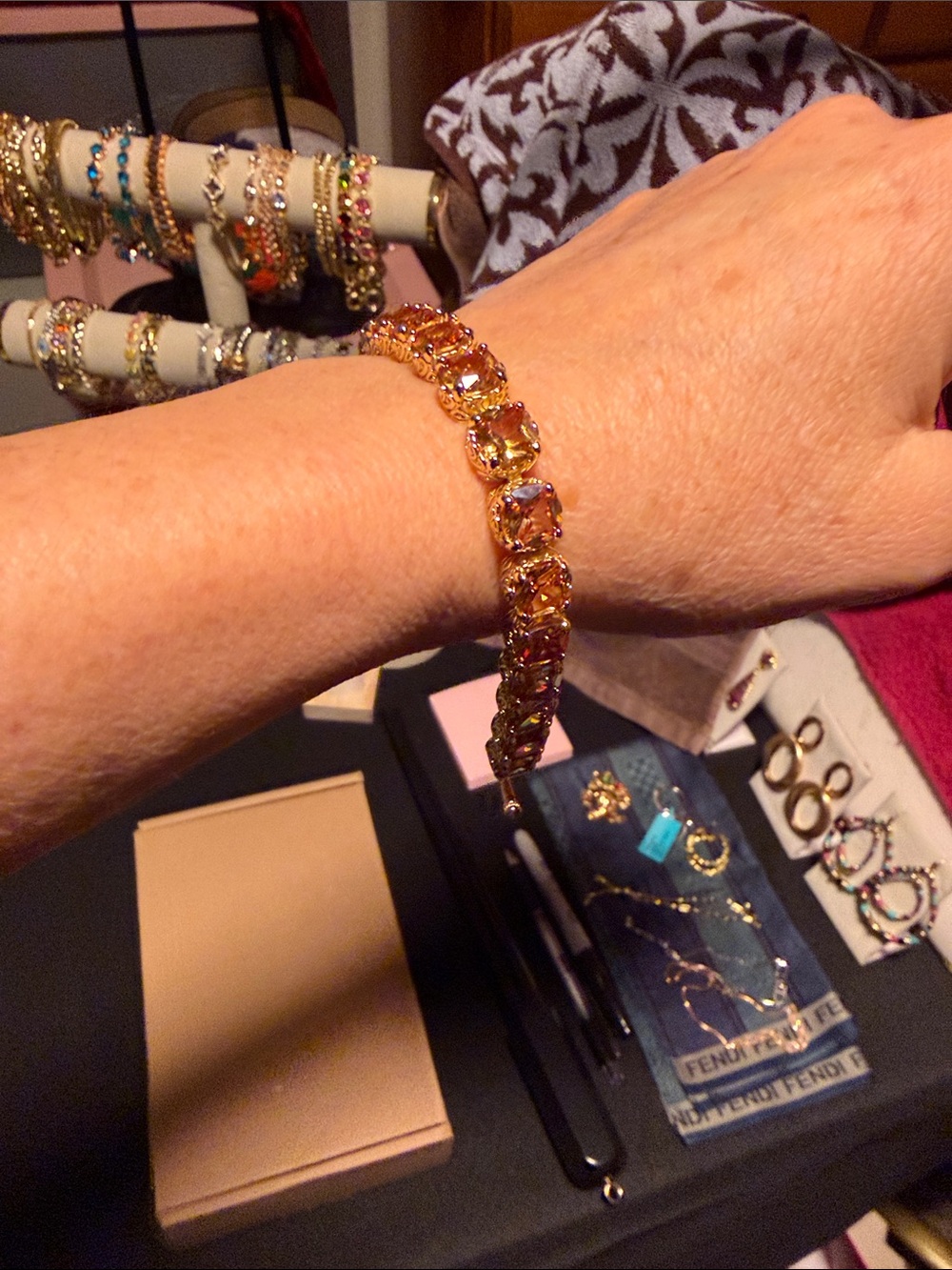 18K triple plated gold large citrine stone toggle bracelet. SZ 7-8” - Picture 6 of 8